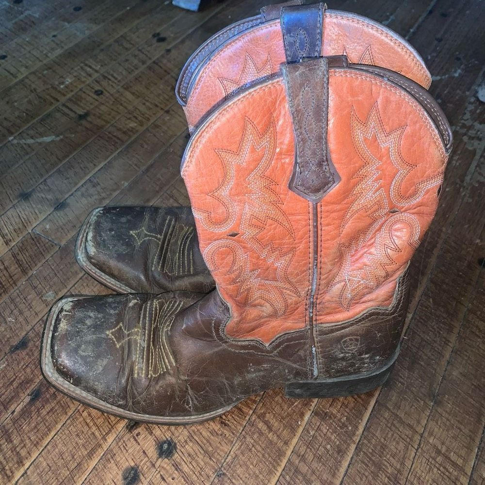 Ariat orange embroidered square toe cowboycore size 5 boots